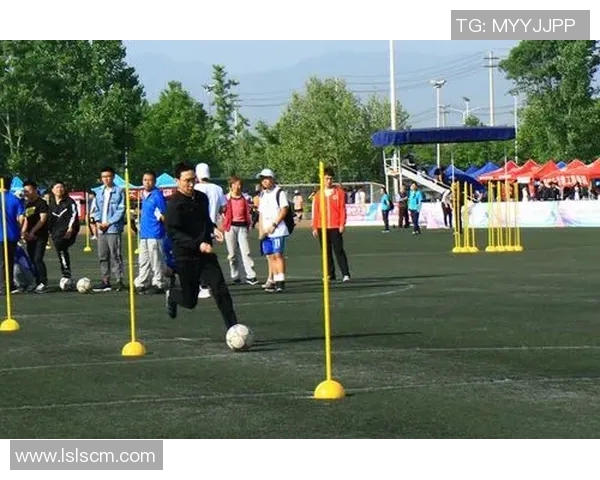 足球绕杆射门技巧解析与实战训练方法分享